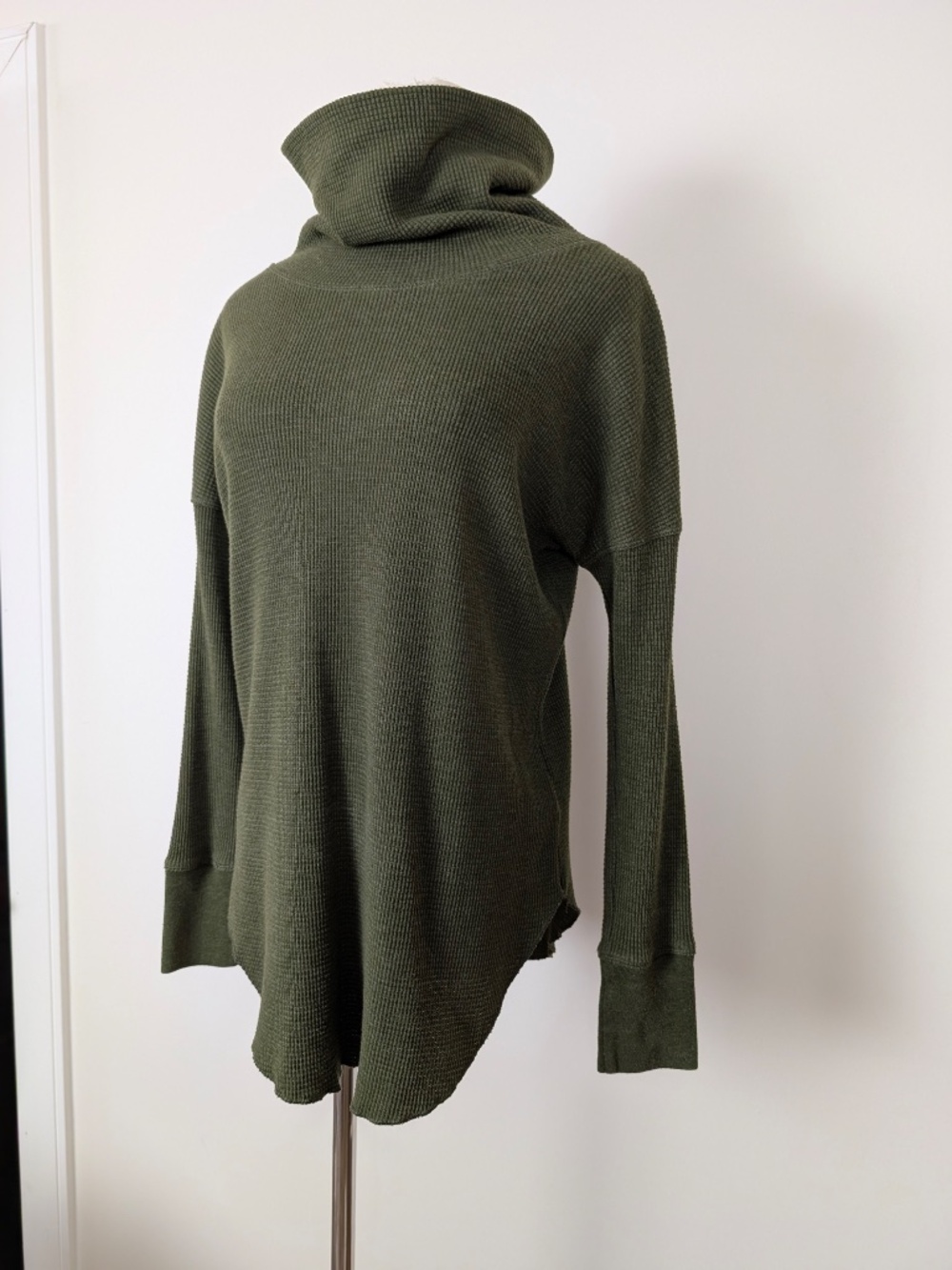 Babaton Green Turtleneck Waffle Size Small Long Sleeve - Picture 8 of 13